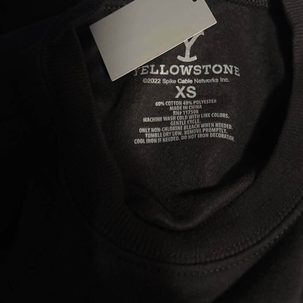 Yellowstone Tops Yellowstone Dutton Ranch Sweatshirt - Picture 4 of 4